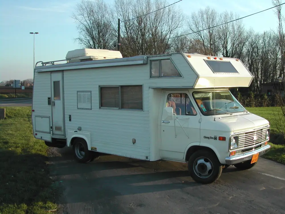 CAMPING CAR CHEVROLET MIDAS 02022007 053