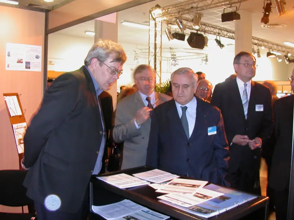 CONGRES POITIER PRESENTATION AU MINISTRE JEAN-PIERRE RAFFARIN AVRIL 2006 (3)